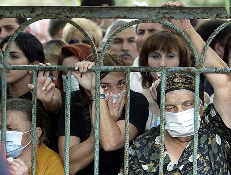 [Ảnh] Beslan tưởng nhớ 334 nạn nhân vụ thảm sát vào ngày khai giảng cách đây 15 năm