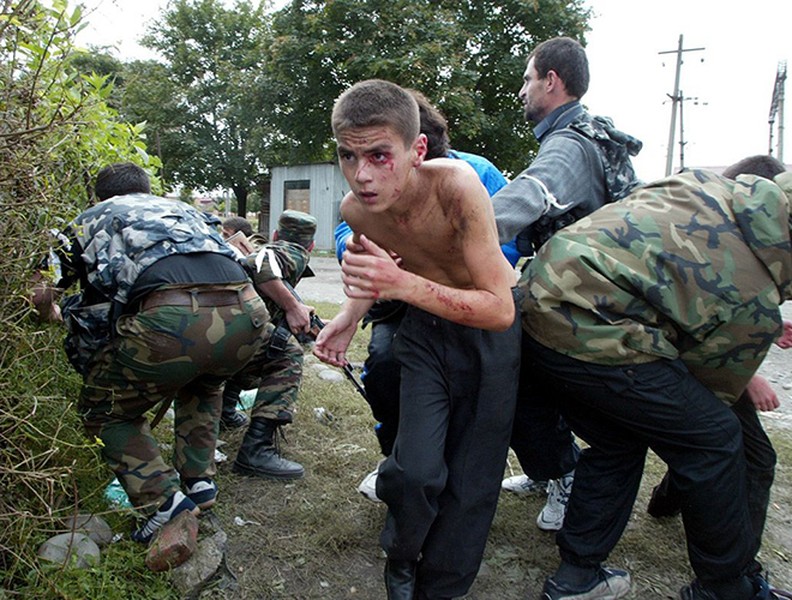 [Ảnh] Beslan tưởng nhớ 334 nạn nhân vụ thảm sát vào ngày khai giảng cách đây 15 năm