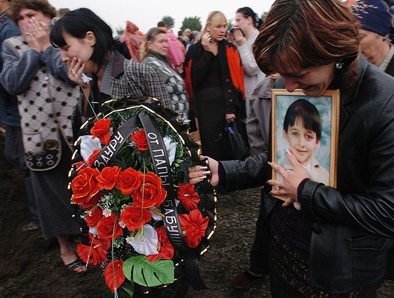 [Ảnh] Beslan tưởng nhớ 334 nạn nhân vụ thảm sát vào ngày khai giảng cách đây 15 năm