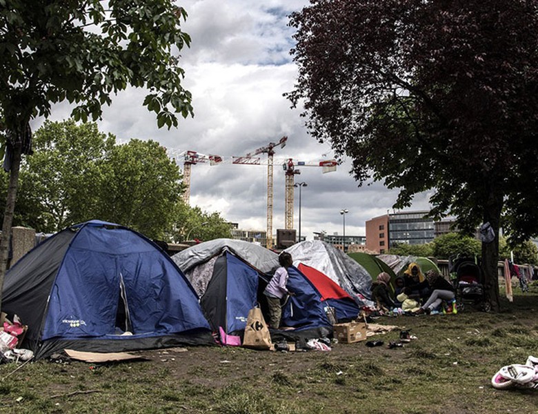 [Ảnh] Paris triệt xóa trại di cư trái phép nơi nhiều người đang tìm đường sang Anh