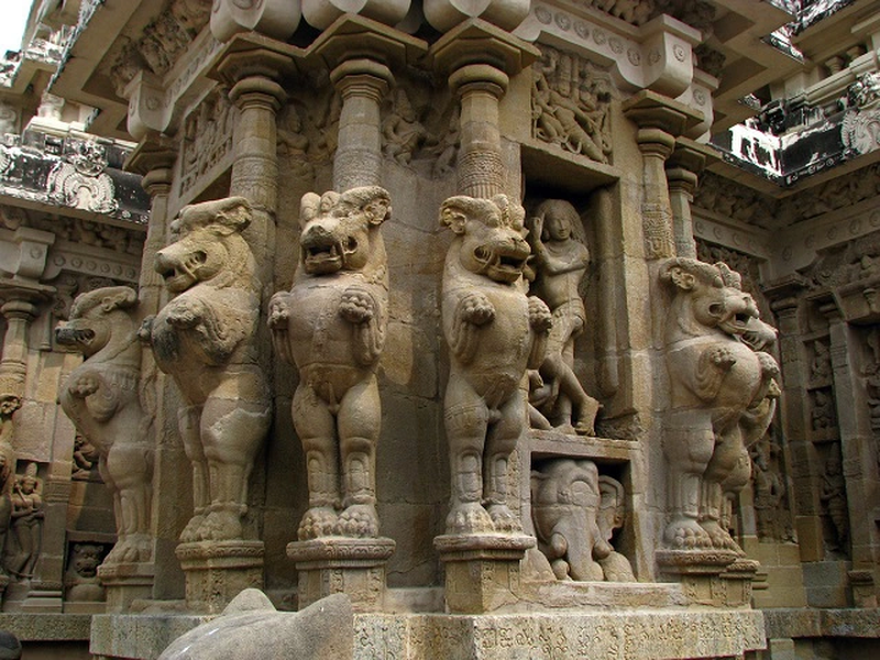 Ngôi đền cổ 1.200 năm tuổi được chạm khắc từ một khối đá khổng lồ