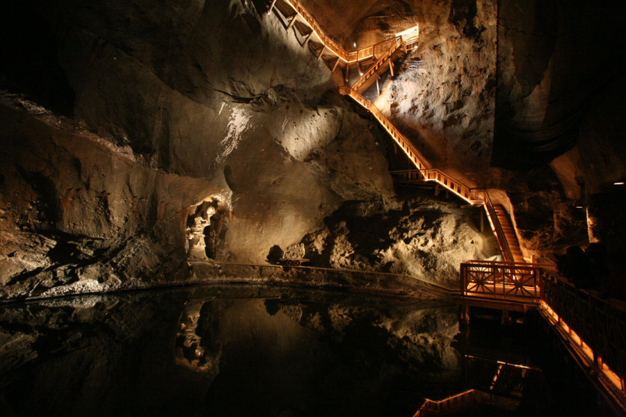 Khám phá mỏ muối hơn 700 năm tuổi lớn nhất thế giới