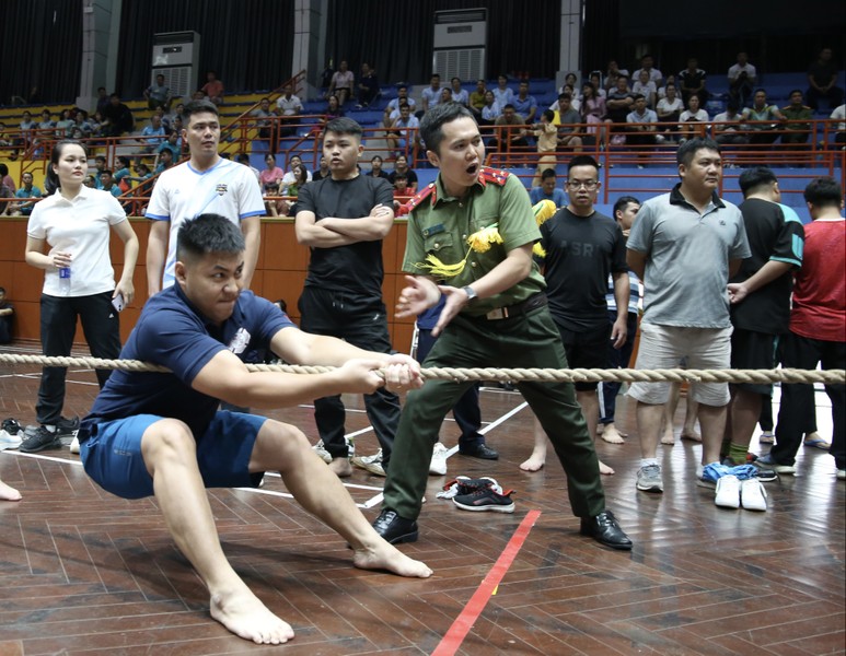 Sôi nổi màn tranh tài của đoàn viên Công đoàn CATP Hà Nội