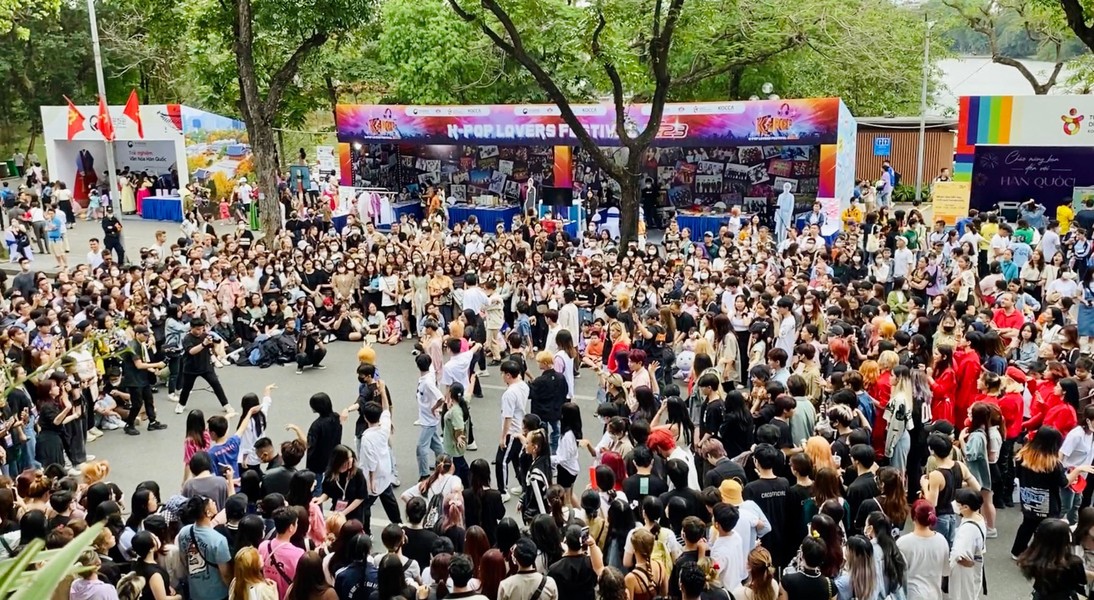 Hình ảnh ấn tượng tại sự kiện K-pop Lovers Festival 2023