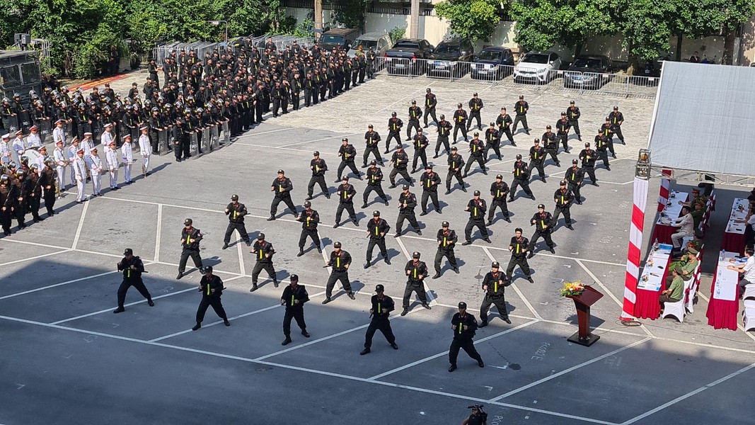 Hình ảnh đẹp tại lễ công bố quyết định thành lập Trung đoàn Cảnh sát Cơ động dự bị chiến đấu Công an thành phố Hà Nội
