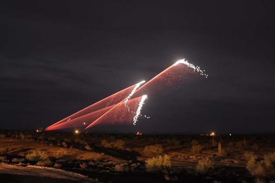 [ẢNH] Hệ thống phòng không Mỹ khai hỏa đỏ rực đánh chặn rocket tại Iraq