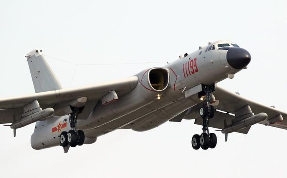 [ẢNH] Oanh tạc cơ Trung Quốc lộ nhược điểm lớn khi tuần tra cùng Nga