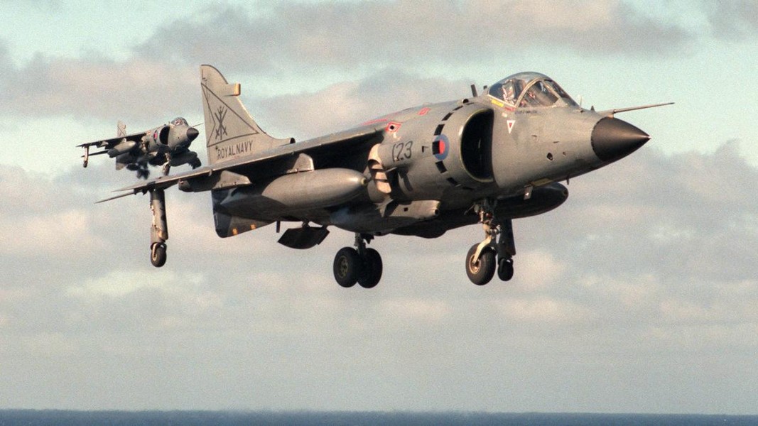 Tiêm kích Typhoon của không quân Anh lần đầu diệt máy bay trong suốt hơn 70 năm qua