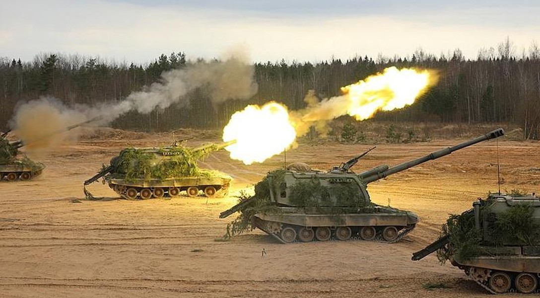 Siêu pháo tự hành 2S19 Msta-S của Nga rầm rập áp sát biên giới Ukraine