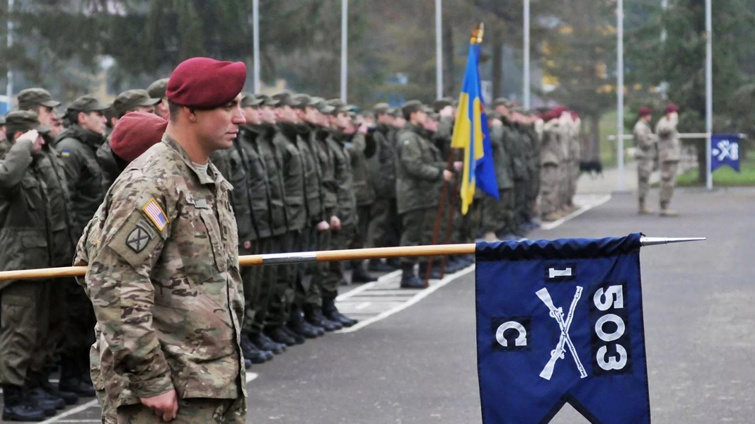 Mỹ, Anh đồng loạt rút quân khỏi Ukraine, tình thế khu vực căng như dây đàn