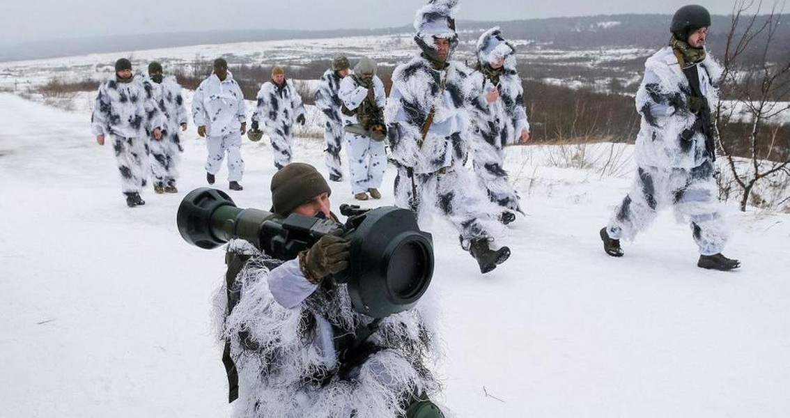 Mỹ, Anh đồng loạt rút quân khỏi Ukraine, tình thế khu vực căng như dây đàn