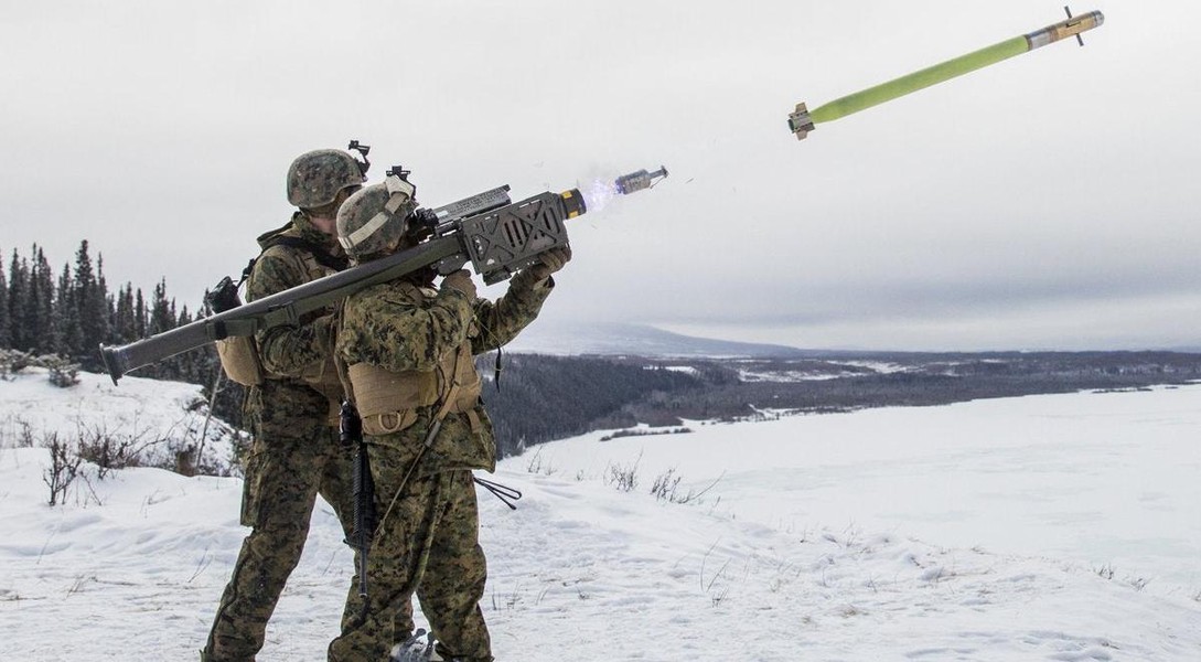 Ukraine nhận 'sứ giả thần chết' Stinger, hàng rào lửa được dựng lên trước trực thăng đối phương