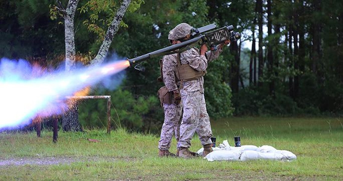 Ukraine nhận 'sứ giả thần chết' Stinger, hàng rào lửa được dựng lên trước trực thăng đối phương