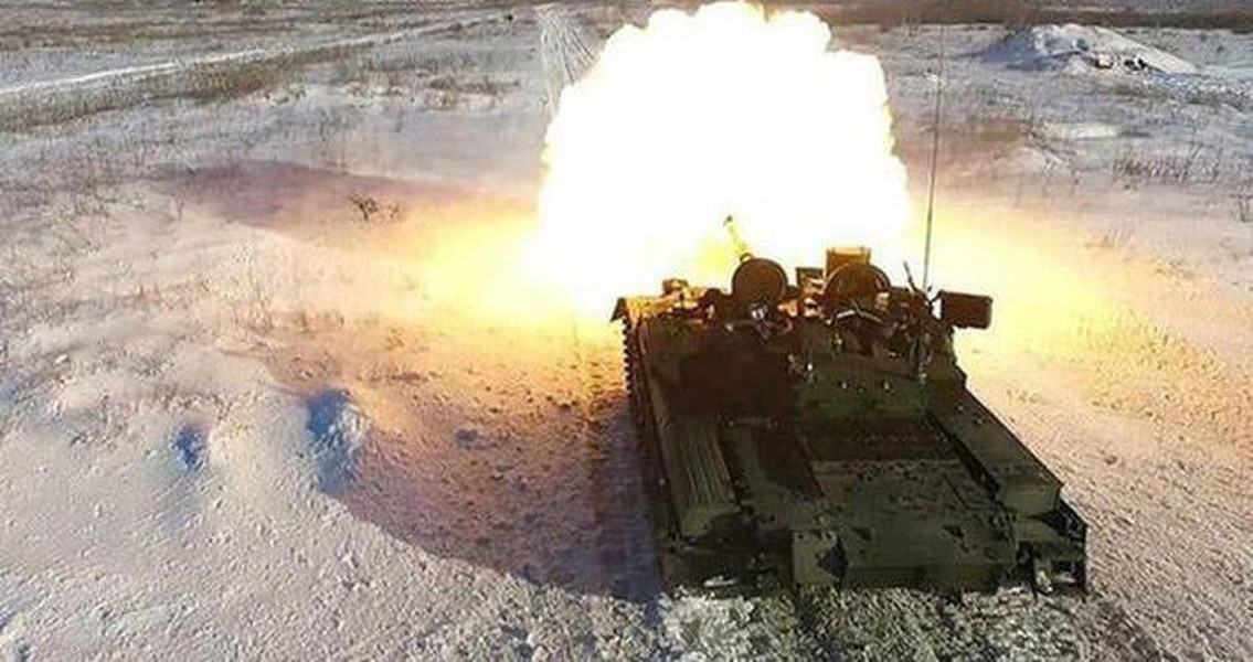 Xe tăng chủ lực Ukraine tan nát dưới đòn truy kích của quân Nga