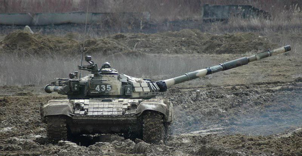 Xe tăng T-72B bị bắn gãy pháo tại chiến trường Ukraine