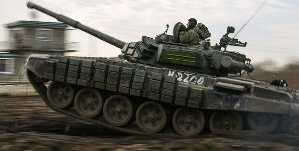 Xe tăng T-72B bị bắn gãy pháo tại chiến trường Ukraine