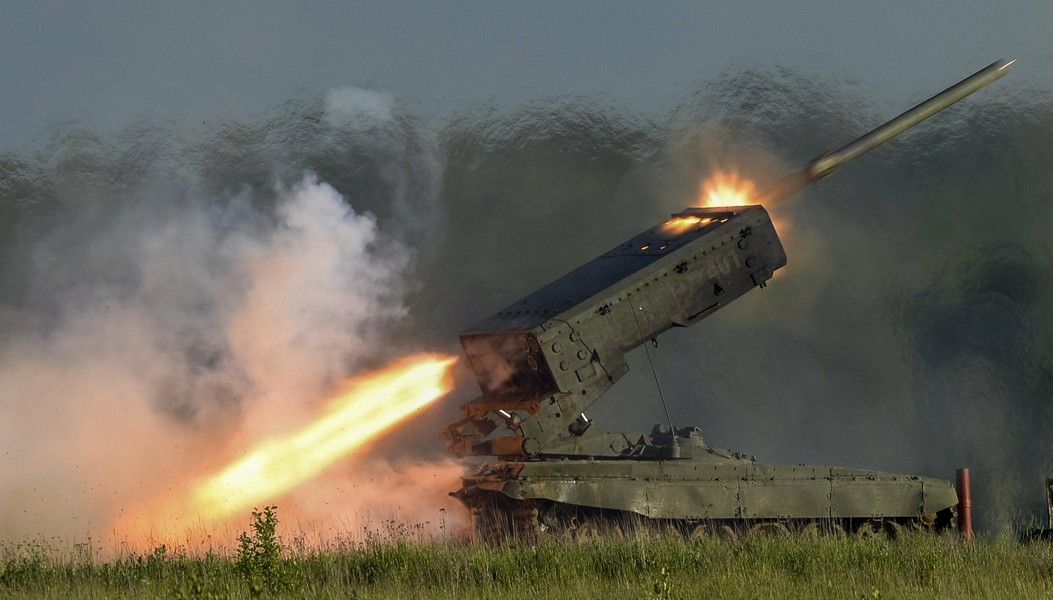 'Hỏa thần nhiệt áp' TOS-1A khai hỏa dữ dội bẻ gãy sức kháng cự tại Mariupol