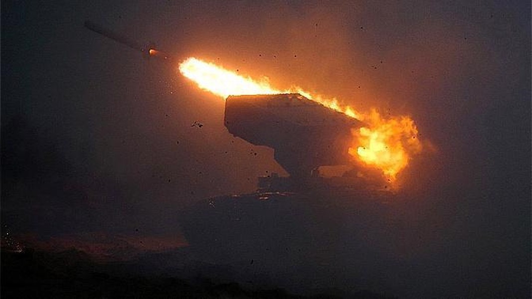 'Hỏa thần nhiệt áp' TOS-1A khai hỏa dữ dội bẻ gãy sức kháng cự tại Mariupol