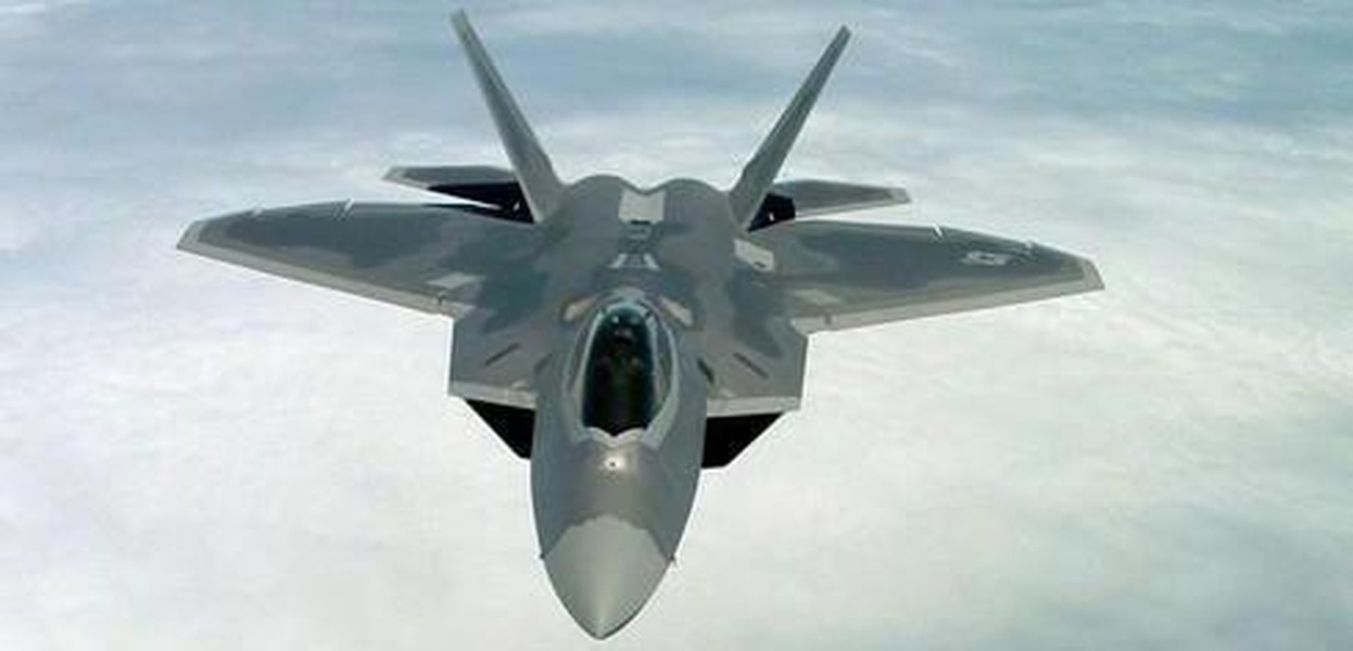 'Chim ăn thịt' F-22 Mỹ sập càng, mài thân xuống đường băng