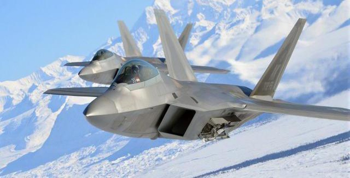 'Chim ăn thịt' F-22 Mỹ sập càng, mài thân xuống đường băng