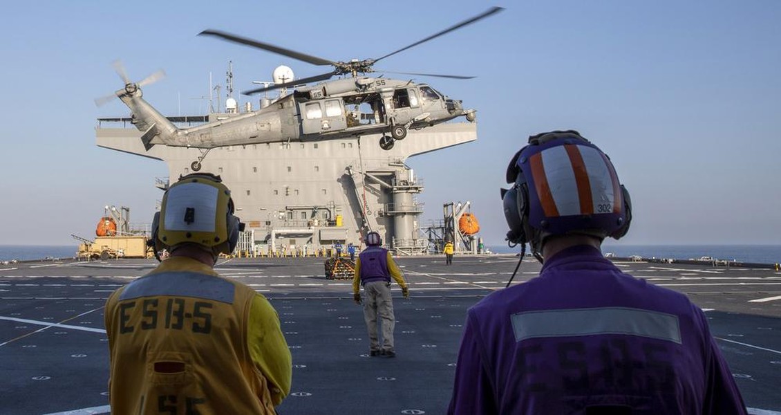 Tàu đổ bộ viễn chinh khổng lồ USS Miguel Keith của Mỹ vào Biển Đông