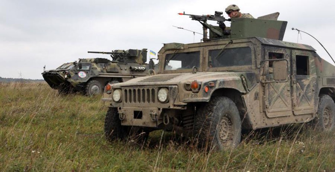 Mỹ viện trợ 100 'taxi chiến trường' Humvee cho Ukraine