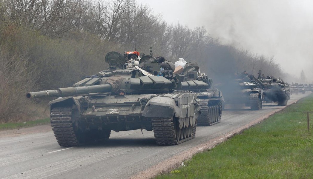 Xe quân sự Nga rầm rập tới Mariupol, 'pháo đài tử thủ' Azovstal của Ukraine còn trụ được bao lâu?