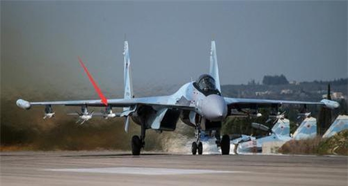 'Chiến thần' Su-35S Nga bắn liền ba tên lửa R-77 về phía chiến đấu cơ Ukraine