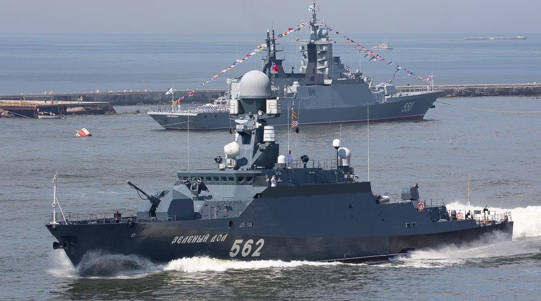 Khoảnh khắc tên lửa hành trình Kalibr Nga đánh thẳng vào cảng Odessa