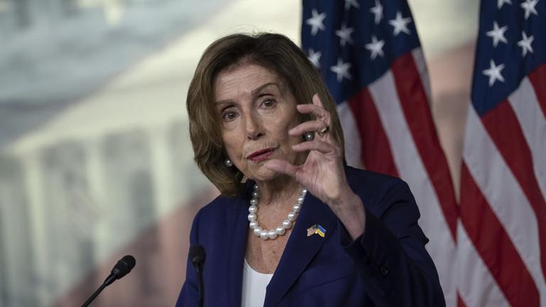 Hai tàu sân bay Trung Quốc cùng rời cảng giữa chuyến đi của bà Pelosi