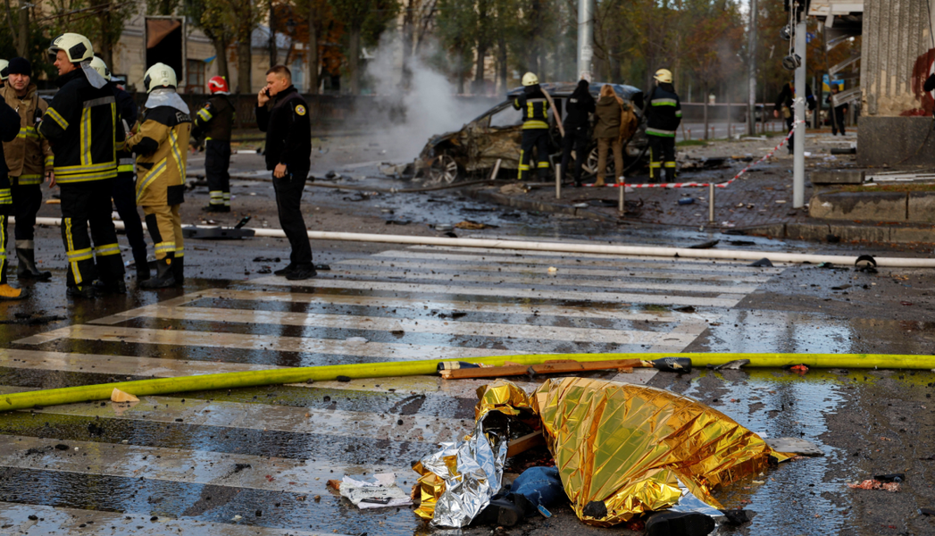 Ukraine nói Nga phóng 75 tên lửa tấn công, Kiev rung chuyển