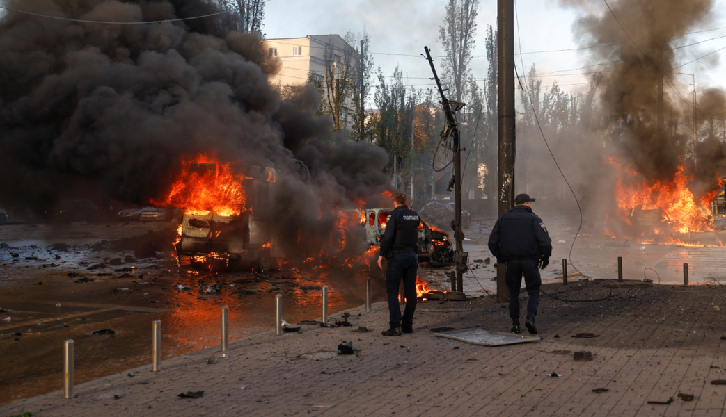 Ukraine nói Nga phóng 75 tên lửa tấn công, Kiev rung chuyển