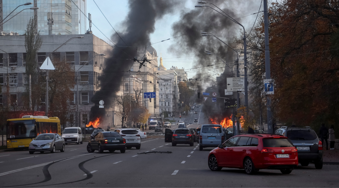 Ukraine nói Nga phóng 75 tên lửa tấn công, Kiev rung chuyển