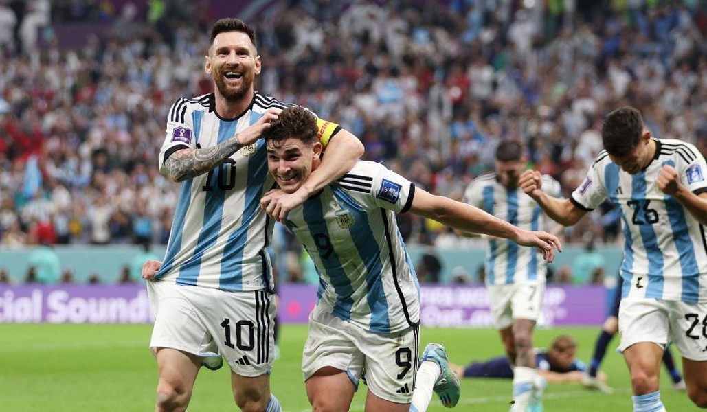  Julian Alvarez - từ fan Messi thành người hùng Argentina và lời tiên tri của Pep Guardiola