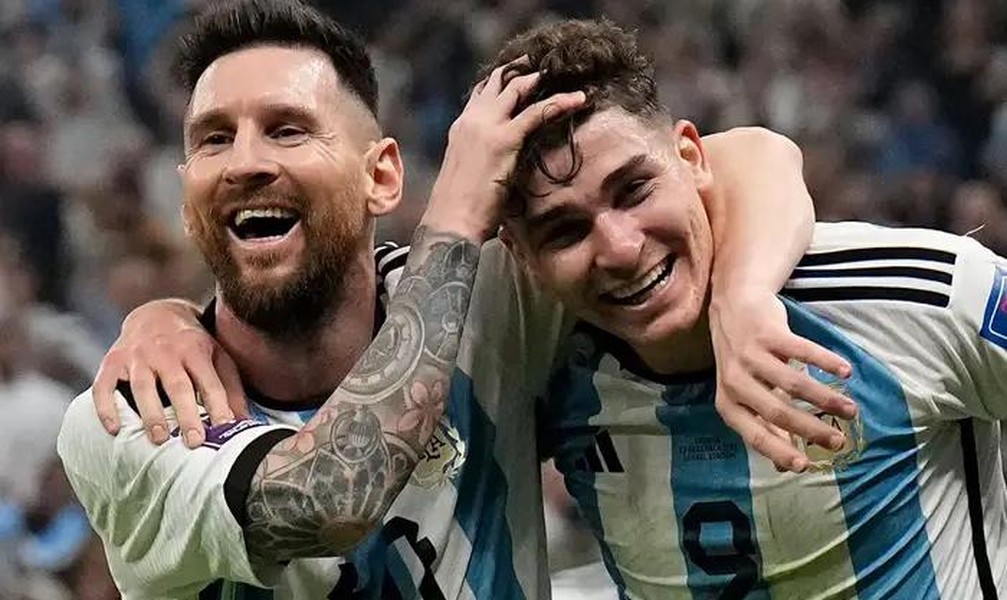  Julian Alvarez - từ fan Messi thành người hùng Argentina và lời tiên tri của Pep Guardiola