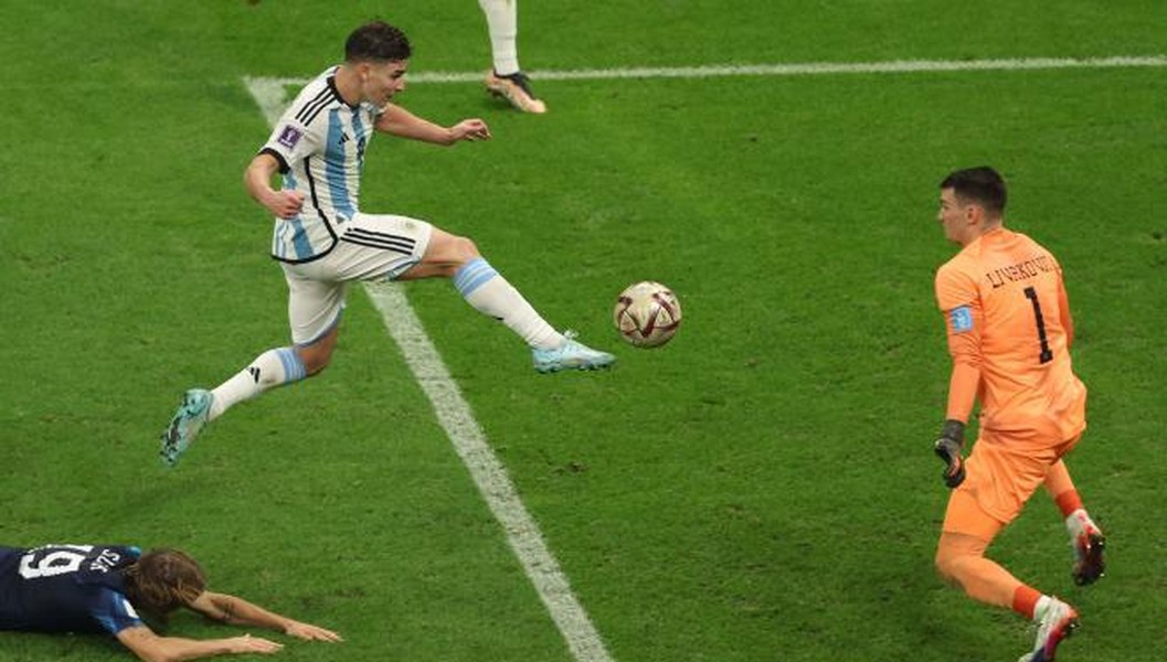  Julian Alvarez - từ fan Messi thành người hùng Argentina và lời tiên tri của Pep Guardiola