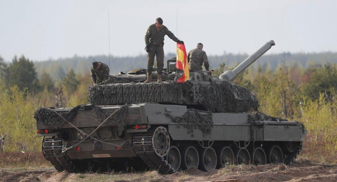 Sức mạnh đáng gờm của xe tăng Leopard 2A4 của Đức