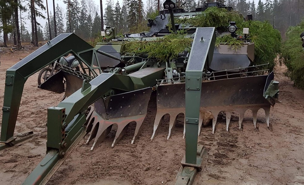 Thiết giáp phá mìn đặc biệt Leopard 2R 'thúc thủ' trước hỏa lực Nga
