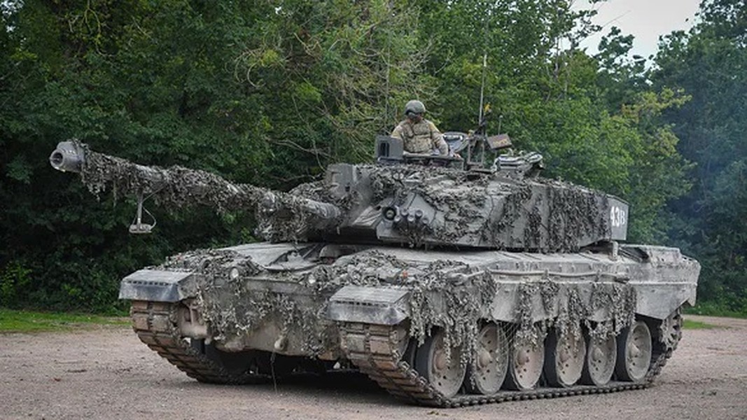 Xe tăng Challenger 2 đầu tiên bị Nga phá hủy