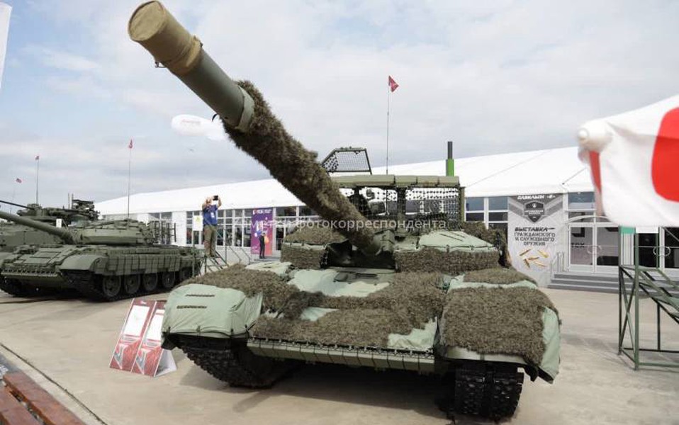 Xe tăng T-80BVM Nga được trang bị thêm giáp để đối phó với UVA tự sát