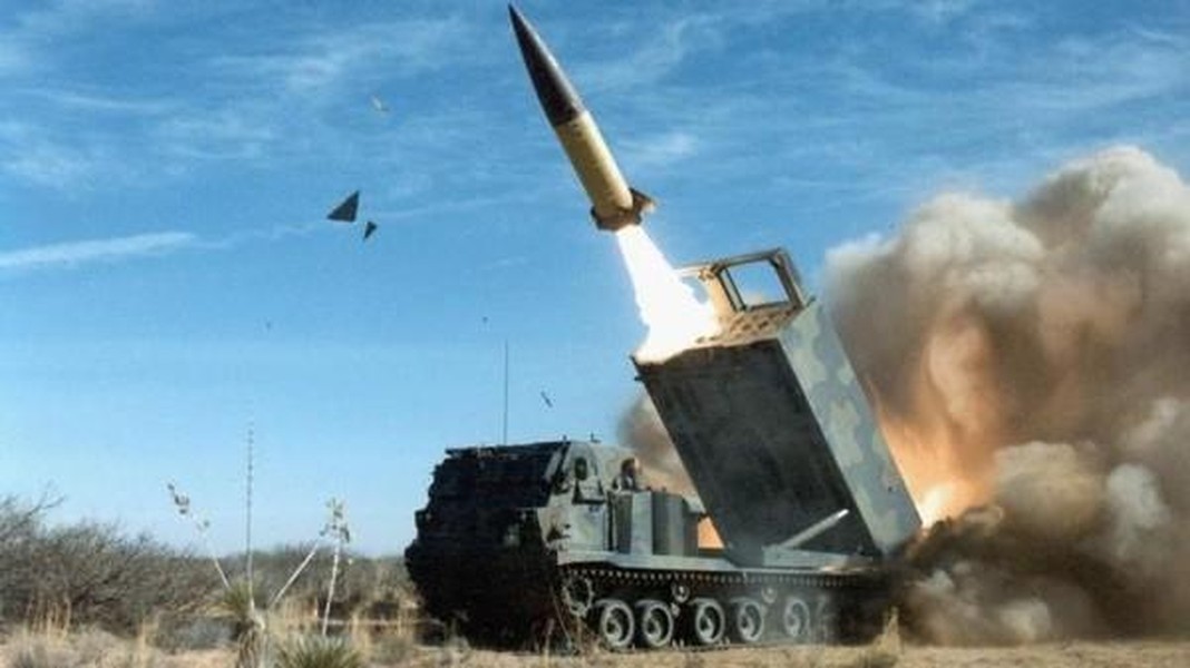 Tên lửa tầm xa ATACMS giúp pháo HIMARS trở nên cực kỳ đáng sợ