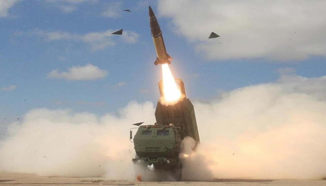 Tên lửa tầm xa ATACMS giúp pháo HIMARS trở nên cực kỳ đáng sợ