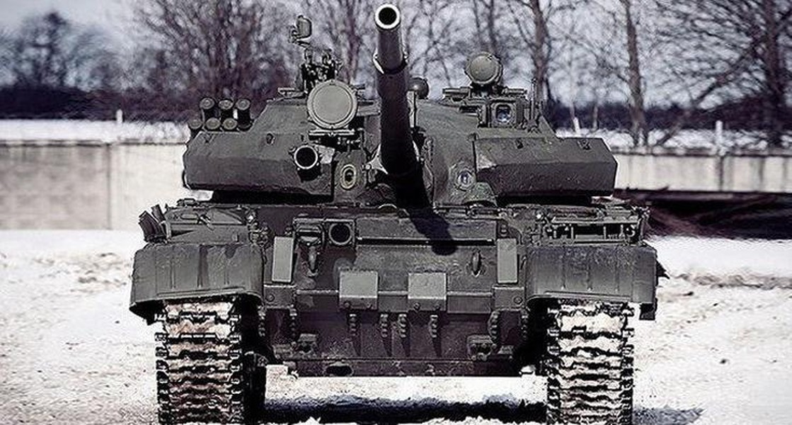 Chiến tăng T-62M nhồi đầy thuốc nổ biến thành xe bom tự sát