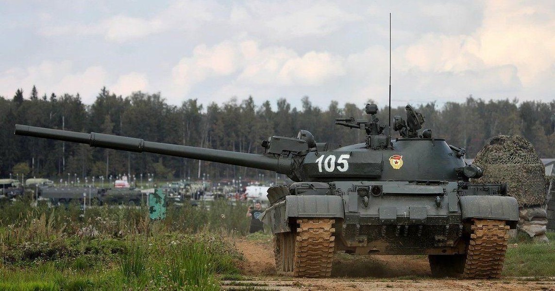 Chiến tăng T-62M nhồi đầy thuốc nổ biến thành xe bom tự sát