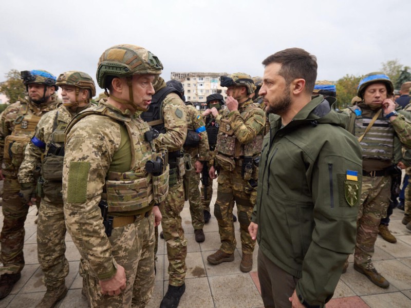 Ông Zelensky chính thức cách chức Tổng tư lệnh Valery Zaluzhny