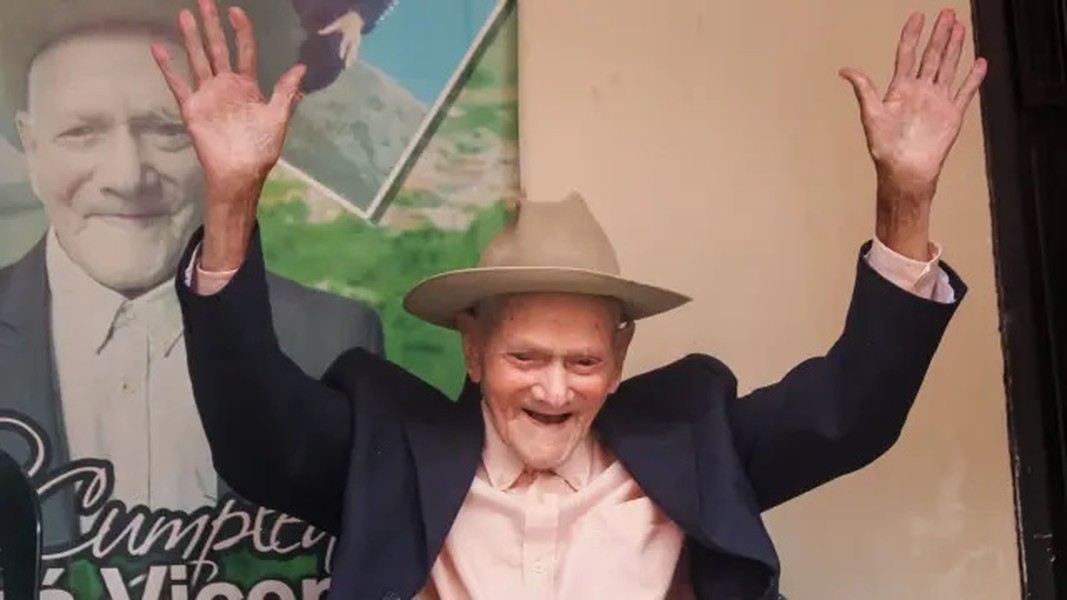 Cụ ông cao tuổi nhất thế giới tiết lộ bí kíp bất ngờ để sống trường thọ
