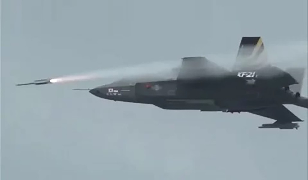 Chiến đấu cơ KF-21 Hàn Quốc lần đầu tiên bắn thành công tên lửa IRIS-T