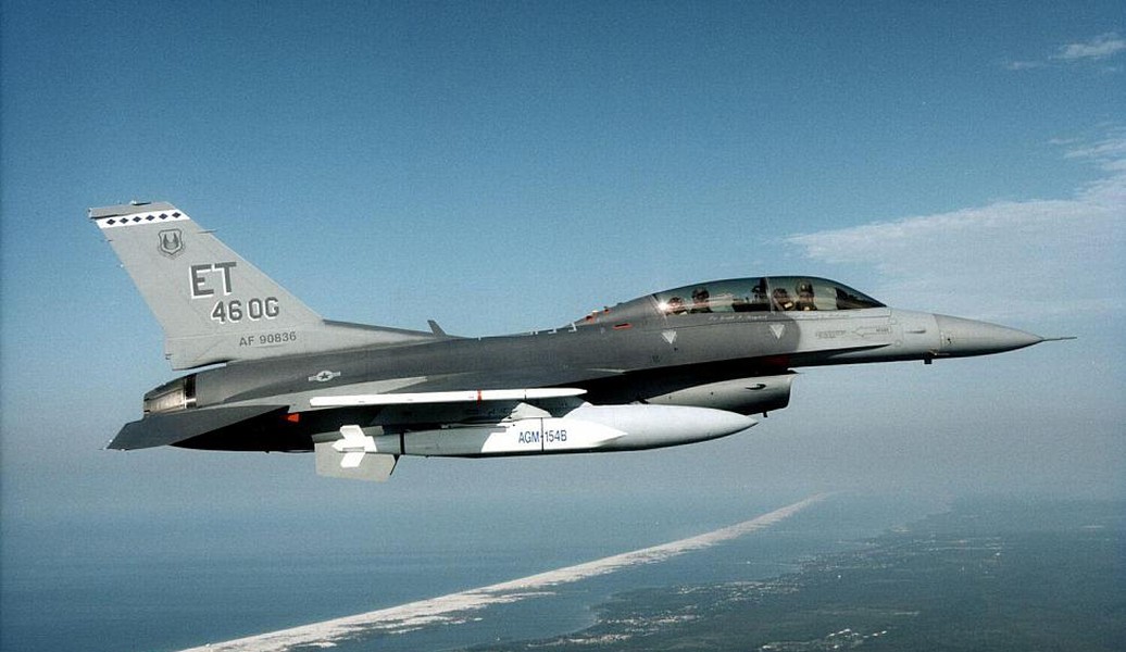 Tiêm kích F-16 Hy Lạp đáng gờm khi trang bị giá kép mang bom AGM-154