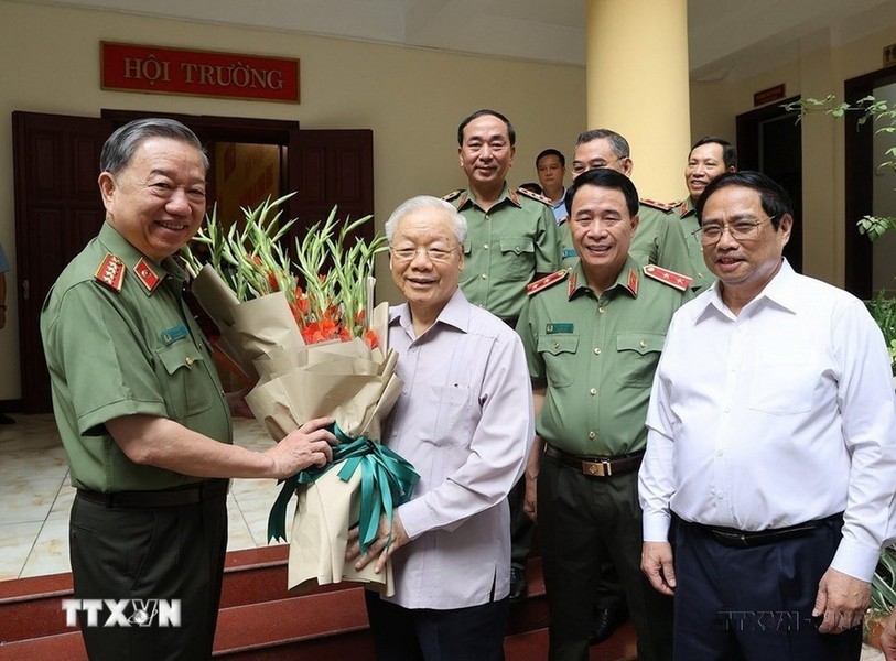 Tổng Bí thư Nguyễn Phú Trọng: Công an và Quân đội là ‘lá chắn’ bảo vệ đất nước