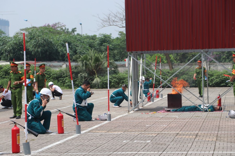 Cuộc so tài của 176 vận động viên là thành viên các “Tổ liên gia an toàn PCCC”